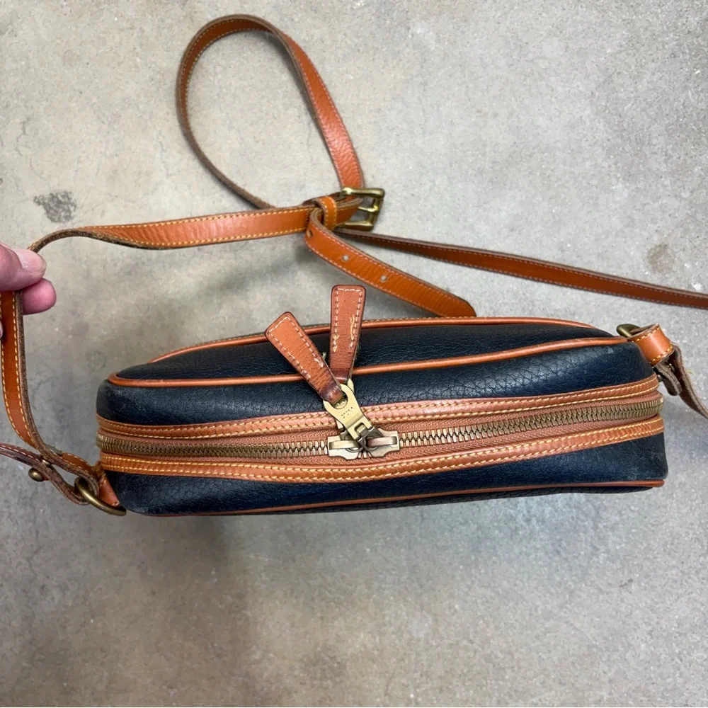 Vintage Dooney & Bourke Camera Bag Black Pebbled Leather Crossbody Brown Trim - Picture 4 of 13
